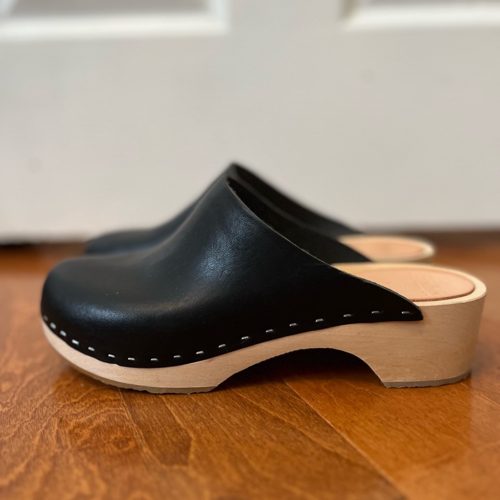 NWOT Bryr black worker clog size 6